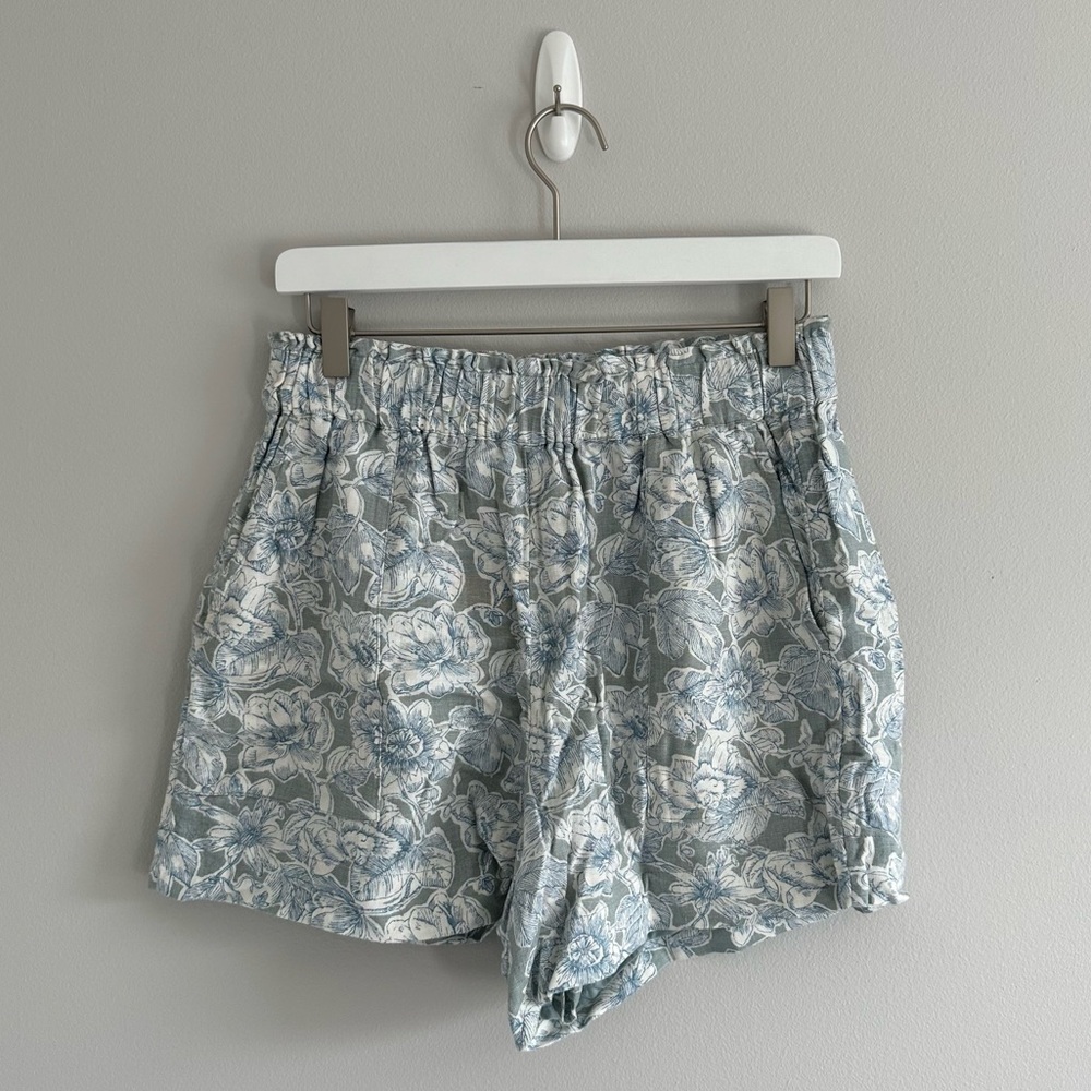 Abercrombie & Fitch Blue Floral Paper Bag High Waisted Shorts Size M